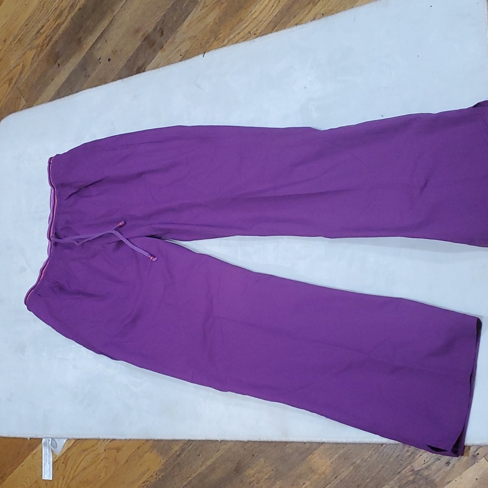 Gently Used Scrub Set - image 4